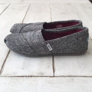 TOMS Black/Gray Tweed Classic Slip-on Sz 8